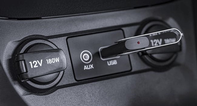 plug usb flash drive to tesla